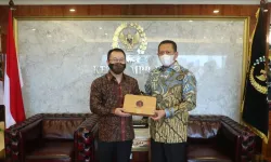 Chairman of the Peoples Consultative Assembly Urges Government to Find Solutions for Jakarta Monorail Project